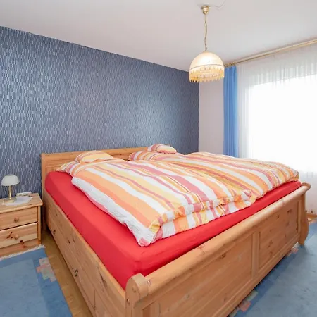 Tilda Im Haus Moselwelt * 摩泽尔河畔的泽尔