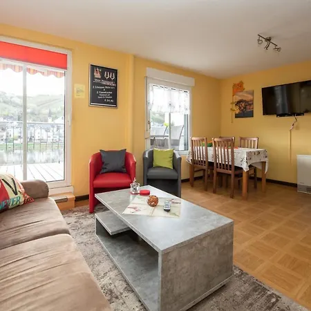 Tilda Im Haus Moselwelt 公寓 摩泽尔河畔的泽尔