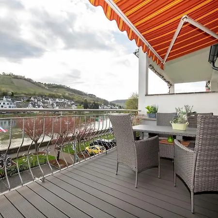 Tilda Im Haus Moselwelt 公寓 摩泽尔河畔的泽尔