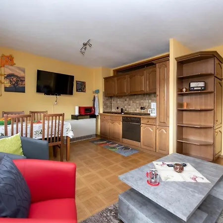 Tilda Im Haus Moselwelt 摩泽尔河畔的泽尔