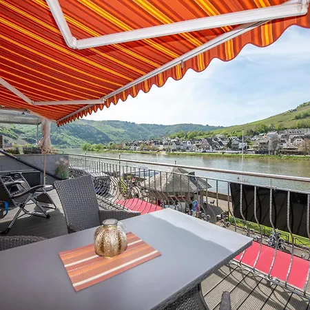 Tilda Im Haus Moselwelt 摩泽尔河畔的泽尔