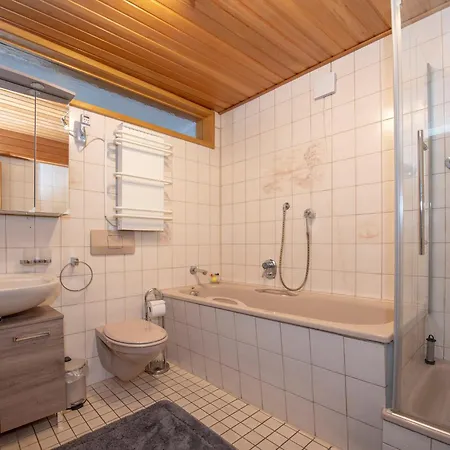 Tilda Im Haus Moselwelt 摩泽尔河畔的泽尔