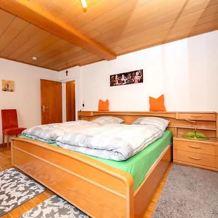 Tilda Im Haus Moselwelt Zell