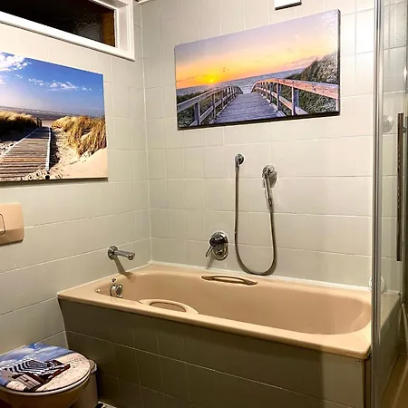 Tilda Im Haus Moselwelt * 摩泽尔河畔的泽尔